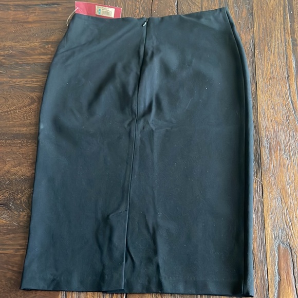 NWT Women’s Skirt (0133) - Picture 4 of 4